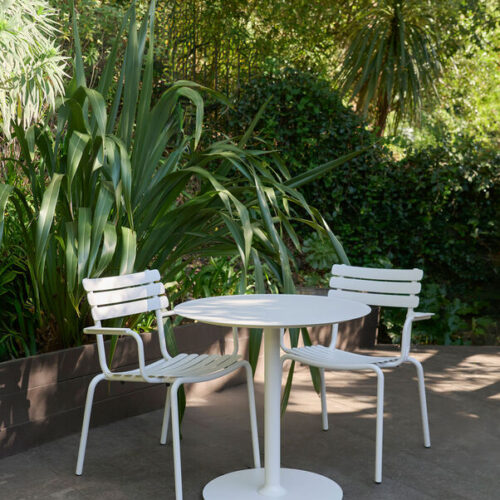 Pico outdoor dining table met ronde voet van Houe