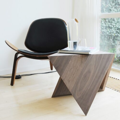 Alternative view of Triangle bijzettafel - essenhout