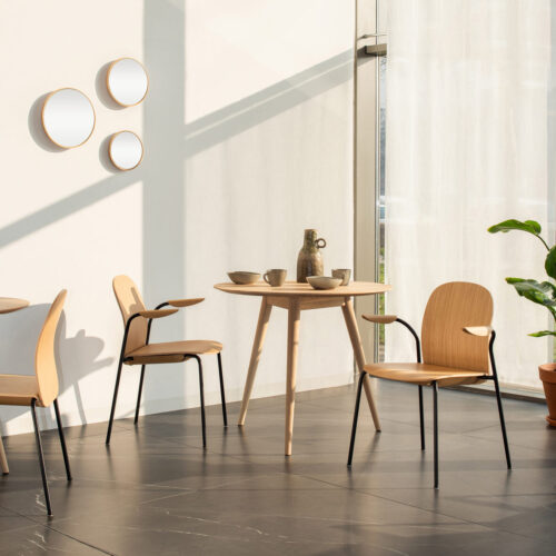 Gazzda stoel Book hout met armleuning