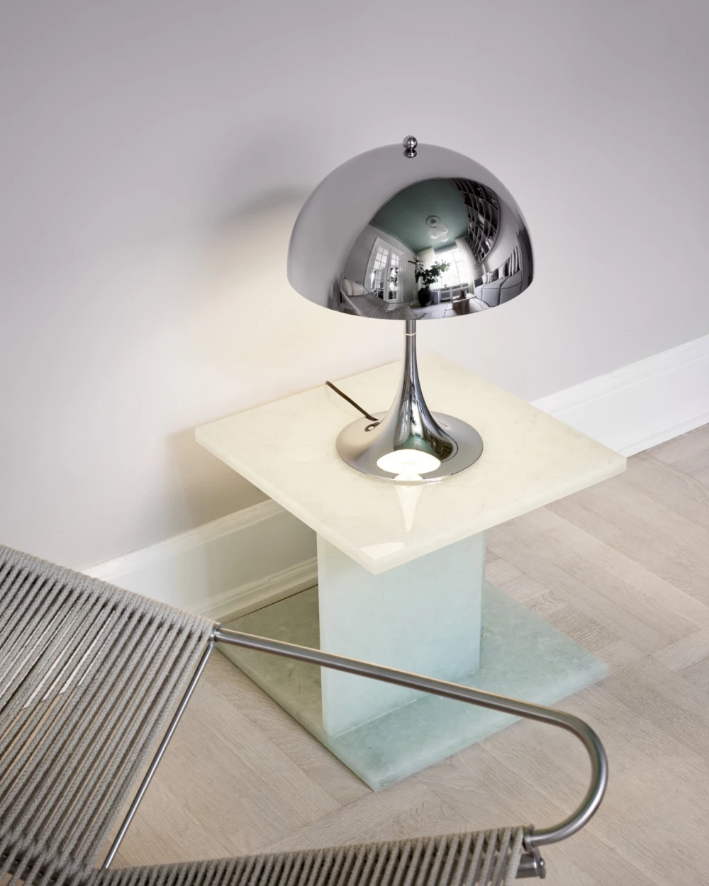 Louis Poulsen Panthella Tafel 320 High Lustre Chrome - Voorraadmodel
