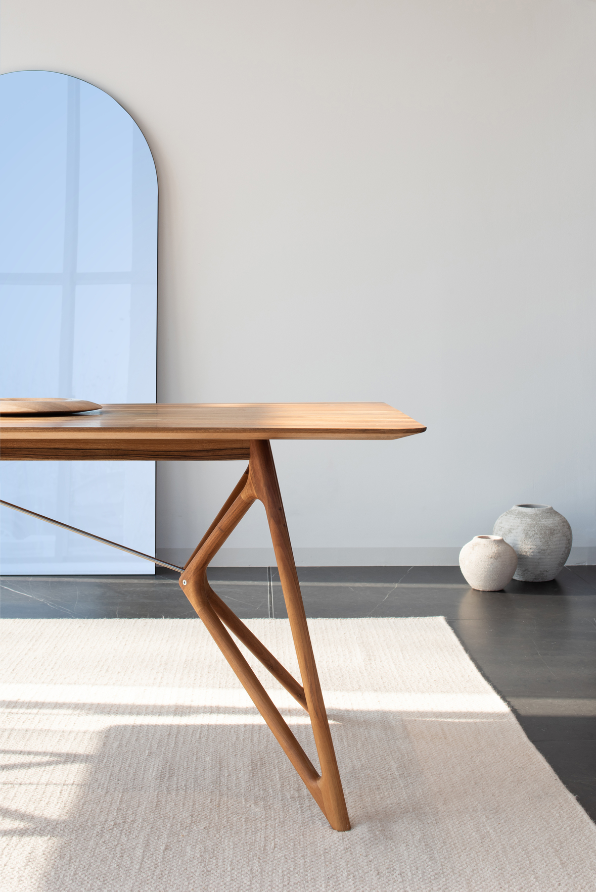 Gazzda Tink Table massief notenhout - Afbeelding 2